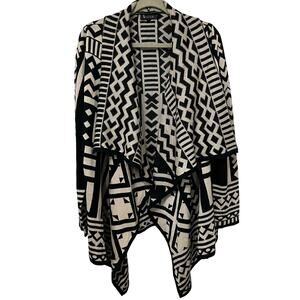 Sisters Women’s Aztec Cardigan Sz M/L Black/Cream Waterfall‎ Asymmetrical Open